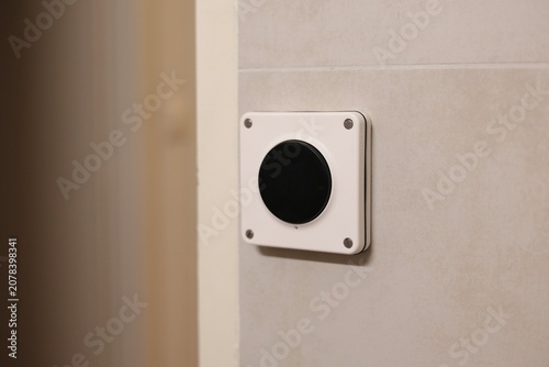 Interrupteur étanche à membrane pour salle de bain et local humide
