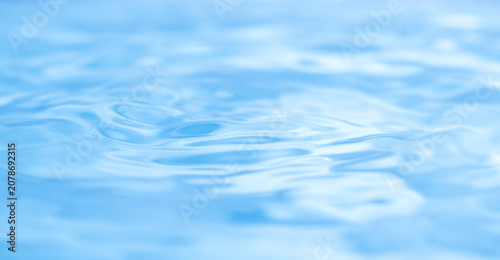 美しい水面の波紋の模様	