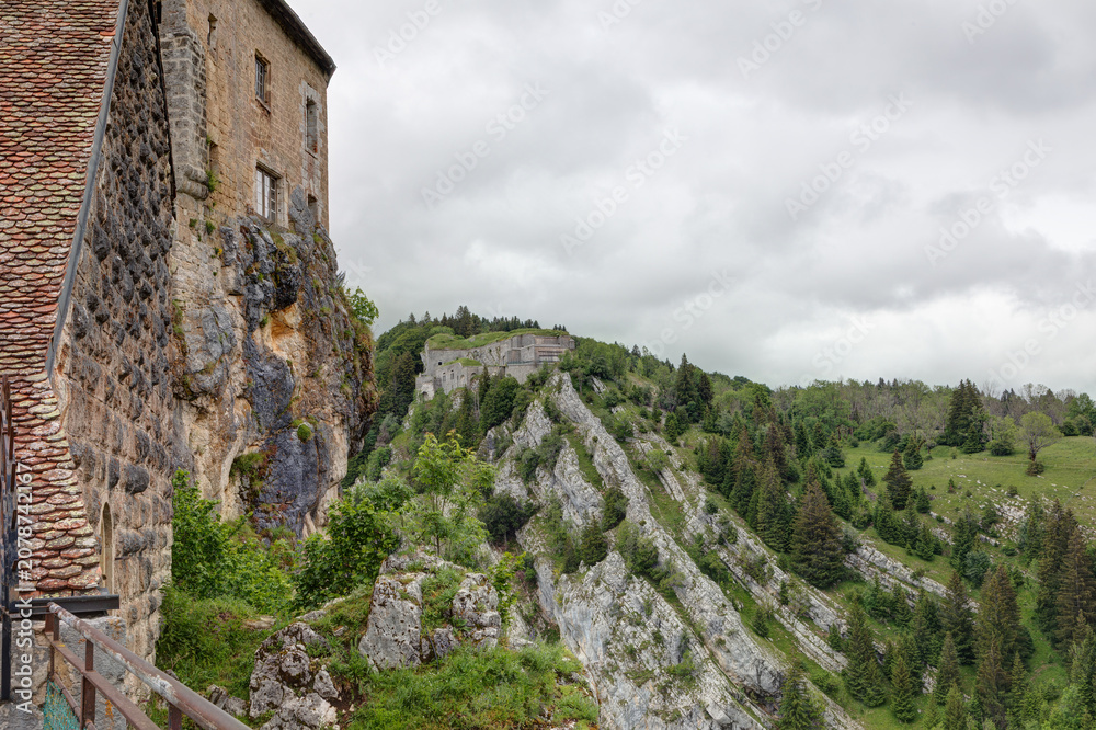Fototapeta premium Le Fort Malher à La Cluse‑et‑Mijoux dans le département du Doubs