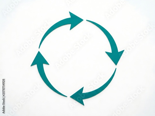 Circular green recycling symbol with arrows.