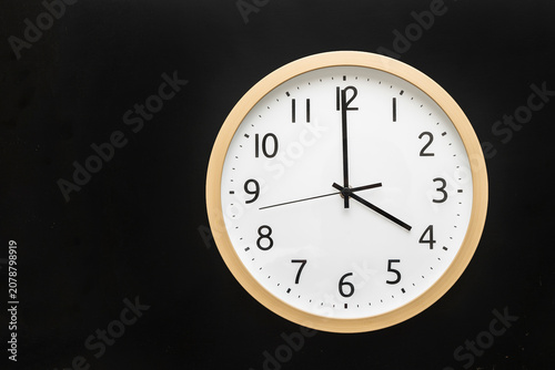 Wall clock showing four o'clock. 16:00
