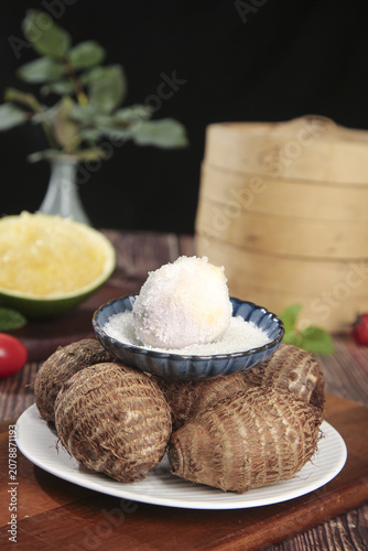 Fotografía Fresh Taro Roots with Coconut Flakes Asian Cooking Ingredients Still Life Photog