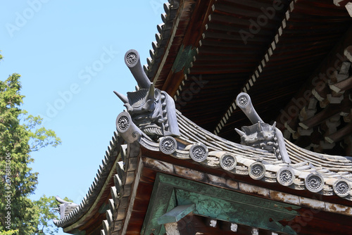 Obraz na plátně 京都、御寺・泉涌寺仏殿の鬼瓦。