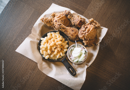 Obraz na plátně plate containing fried chicken, macaroni and cheese, and coleslaw on a
