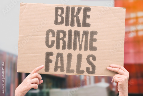 Tableau sur toile "Bike crime falls" Theft rates decrease with better security