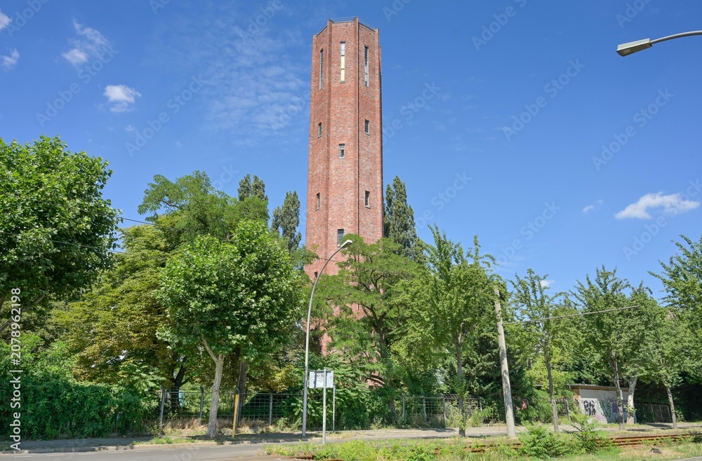 Obraz premium Wasserturm am Blockdammweg, Rummelsburg, Bezirk Lichtenberg, Berlin, Deutschland