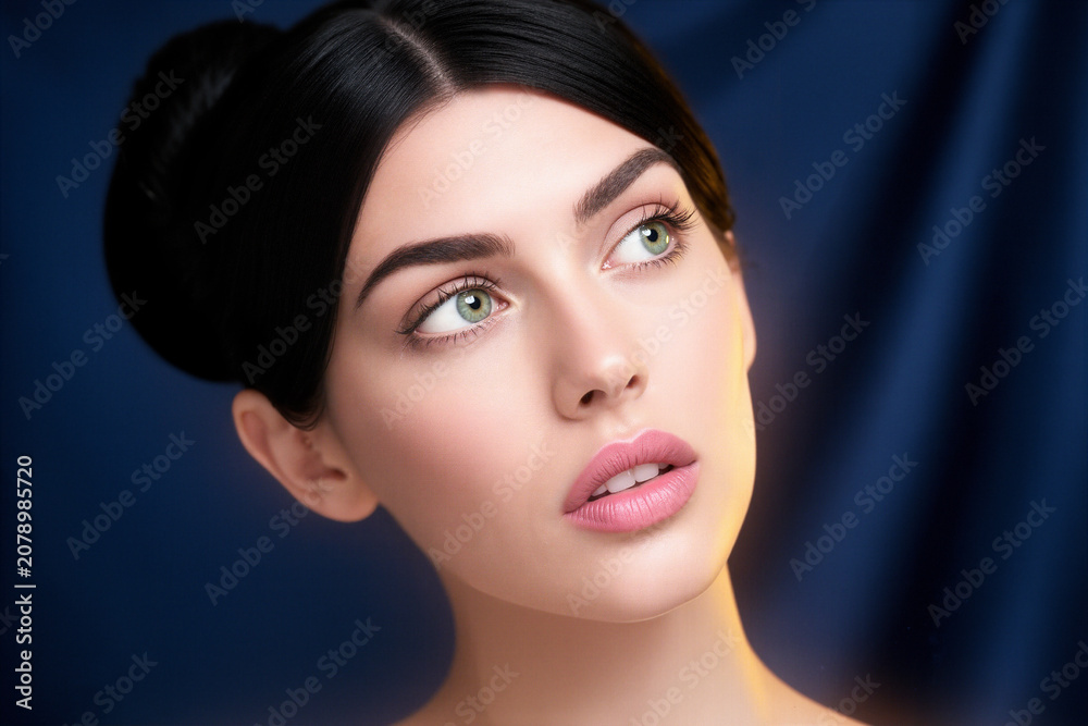 Fototapeta premium Close-up head and shoulders portrait of a supermodel in her early 20s