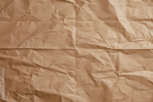 Foto Wrinkled brown wrapping paper background with center fold lines