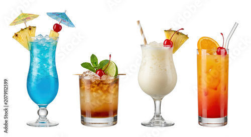 Fotografía Assorted tropical cocktails and summer drinks on transparent background