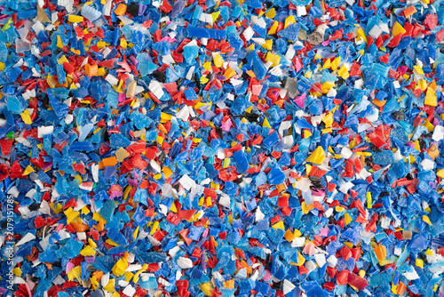 Canvastavla Plastic colorful pieces recycling shredded for industrial use.