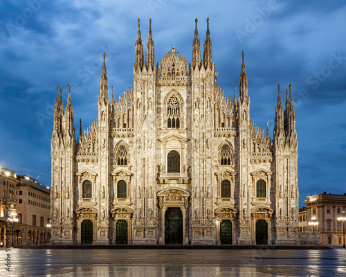 Fotografie Milan Cathedral (Duomo di Milano) at Blue Hour, Italy