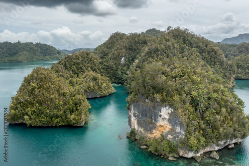 Obraz na płótnie Immersive low drone perspective through lagoon channels surrounded by Raja Ampat