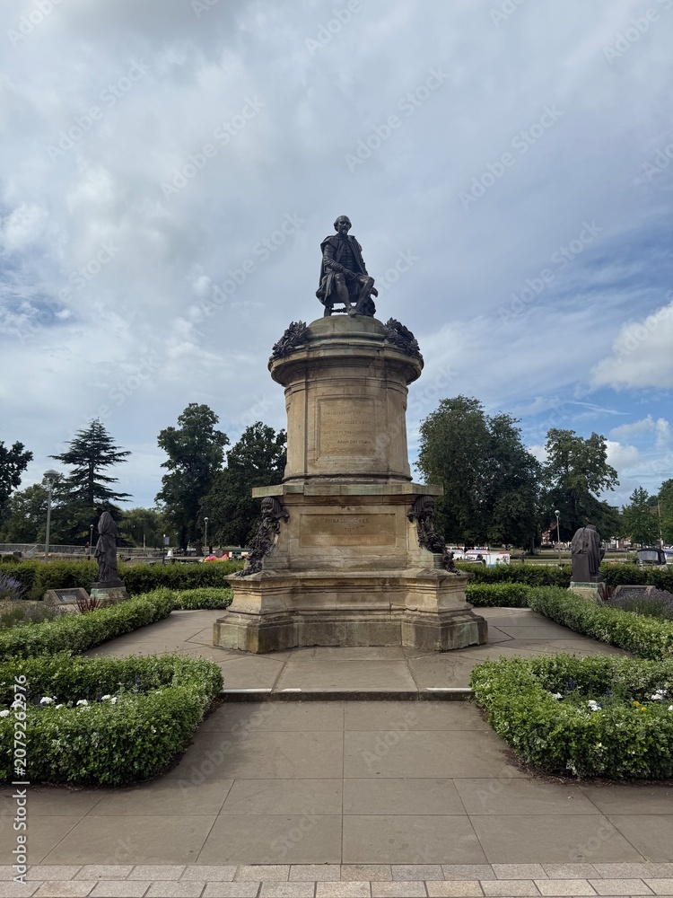 Obraz premium statue in the garden