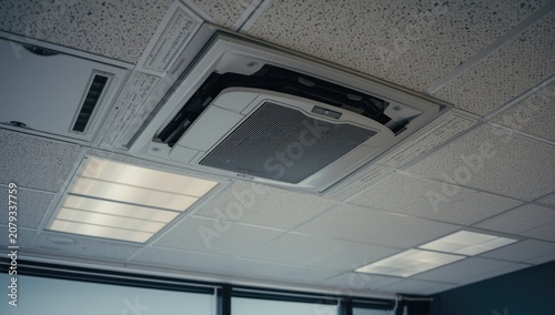 Ceiling air conditioning un...