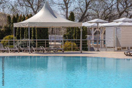 Cuadro en lienzo Outdoor swimming pool
