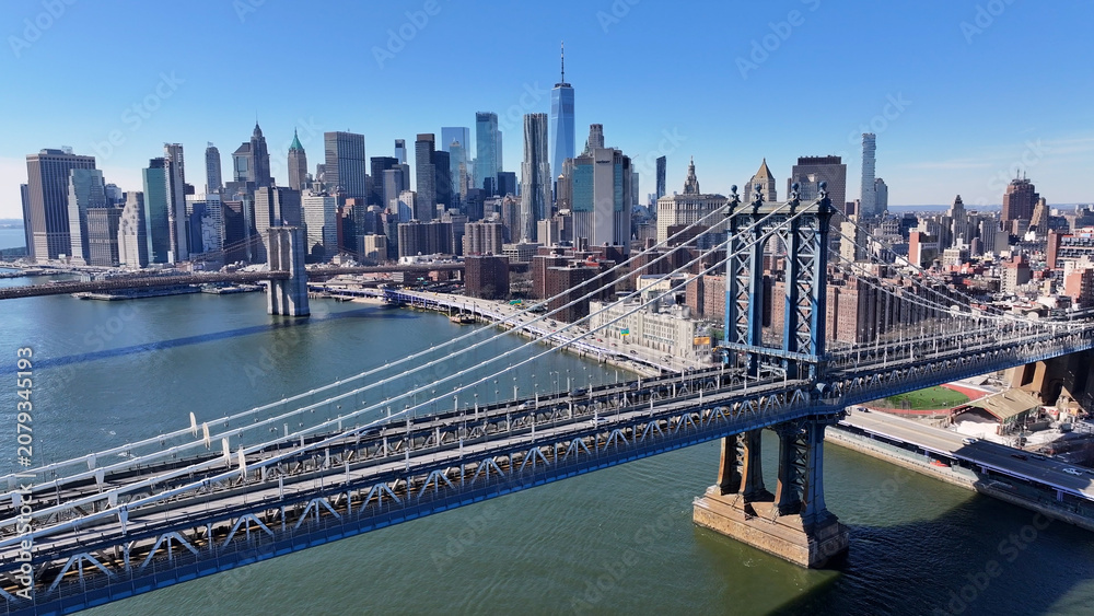 Fototapeta premium Manhattan Bridge In Manhattan New York United States. Powerful Landscape Of The Vehicles In A Famous Road . Business Sky Downtown Cityscape. Business Downtown Panorama. Manhattan New York.
