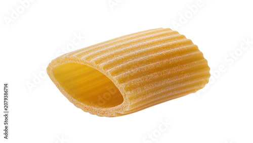 Foto Isolated single piece of uncooked rigatoni pasta tube with ribbed texture for It