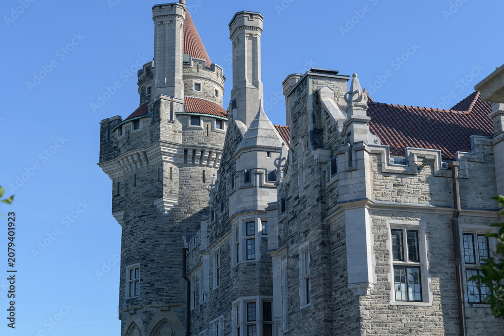 Obraz premium east section, exterior of Casa Loma, designed by Edward James Lennox in Gothic Revival fantasy style, 1911-1914, for Sir Henry Pellatt and Lady Mary, located at 1 Austin Terrace, Toronto