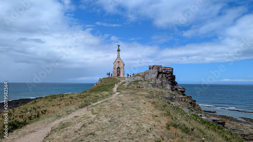 Obraz na płótnie Saint-Michel chapel on the tidal island Ilot Saint-Michel in Erquy, Brittany, France