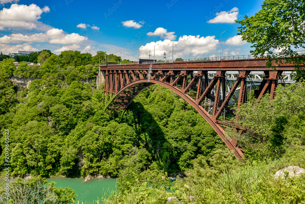 Fototapeta premium Obsolete railroad bridge over niagara river.