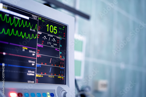 Фотография heart monitor screen in the hospital room