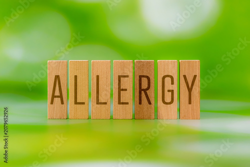 Schilderij op canvas The word allergy composed of allergenic plants