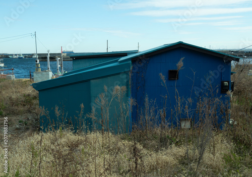 青い小屋
