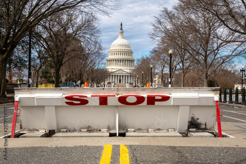 Foto Stop sign barrier near Capitol Hill