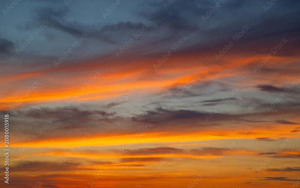 Fototapeta premium Background image of a striking sunset sky on a summer evening.
