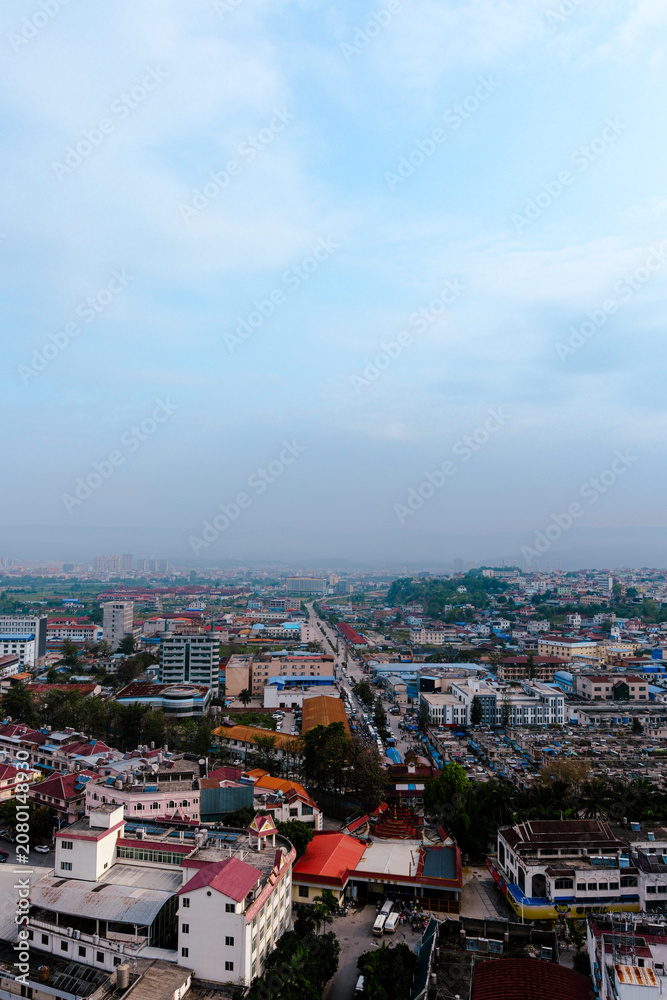Obraz premium High view of city skyline and busy streets