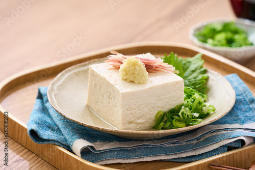 冷奴 木綿豆腐に薬味をのせた夏の副菜