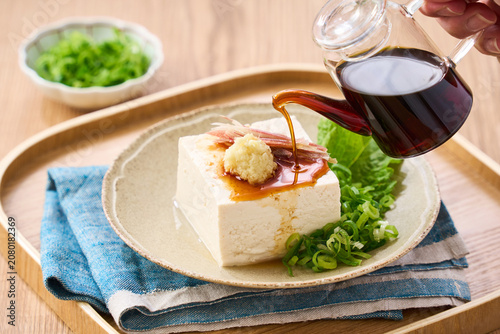 冷奴 木綿豆腐に薬味をのせた夏の副菜