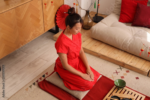 Young Asian woman sitting i...