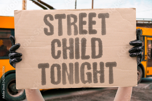Foto "Street child tonight" Minor sleeps on pavement this evening