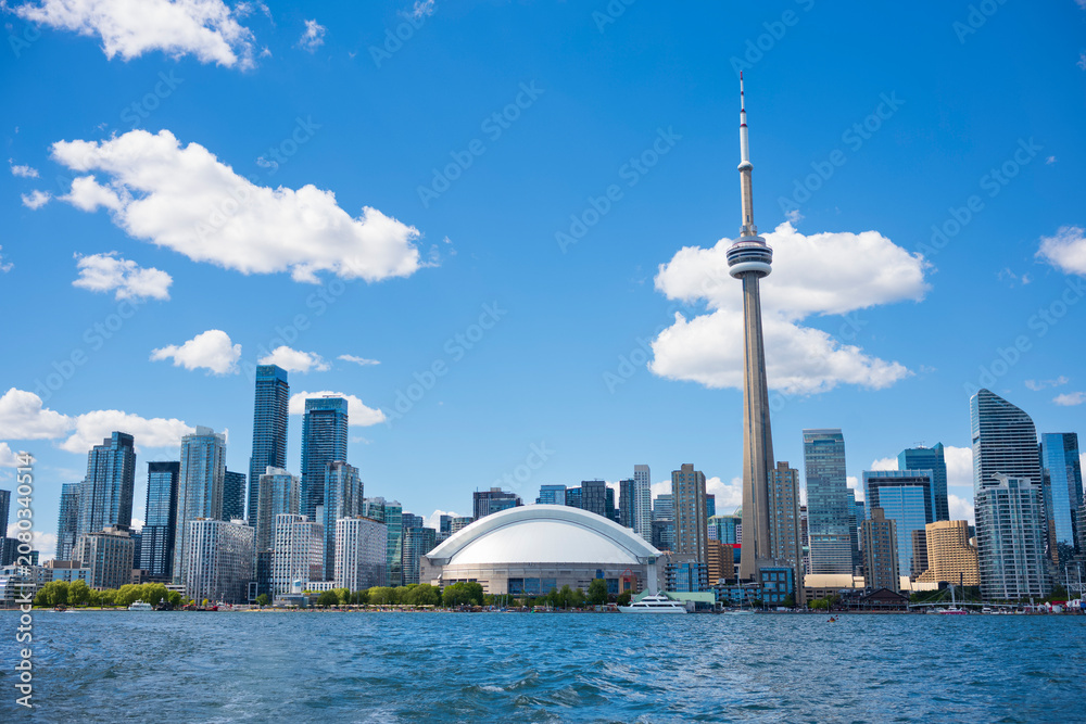Obraz premium Crossing the Inner Harbor near Toronto