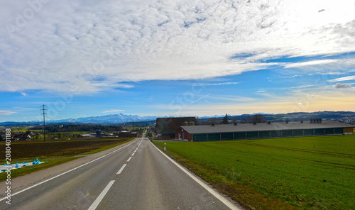 Quadro su tela Fahrt auf einer Landstraße in der Schweiz von Kreuzlingen nach Opfershofen mit B