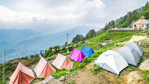 Fotografi Khaliya Top base camp is situated in the Kumaon Himalayas of Uttarakhand, near t