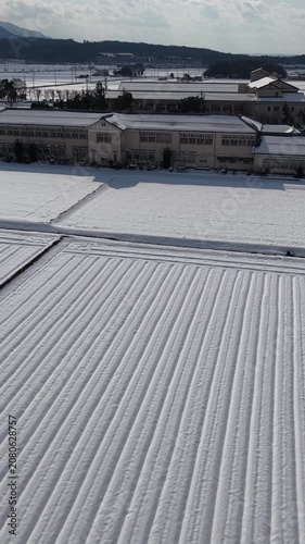冬の晴天・雪に包まれた日本の郊外（縦型空撮） / Sunny Winter Day Snowy Suburb in Japan Vertical Aerial