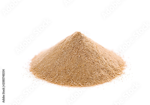 Fotografie Heap of maca powder isolated on white