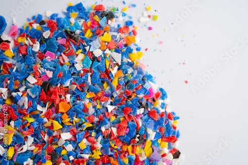 Konstfotografi Plastic colorful pieces recycling shredded for industrial use.