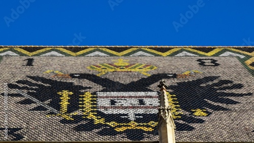 Fotografija L’aigle Impérial bicéphale décorant le versant sud du toit en tuiles vernissée d