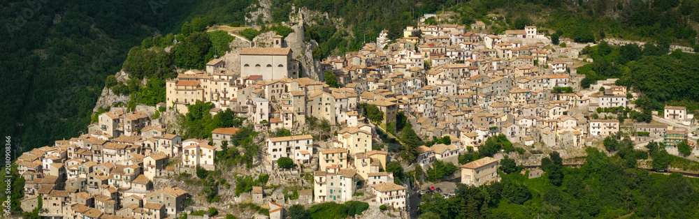 Obraz premium Cervara di Roma medieval borgo hilltop town panoramic view before sunset. Scenic landscape of authentic historic mountain village near Rome with stone houses and green hills. World Print.