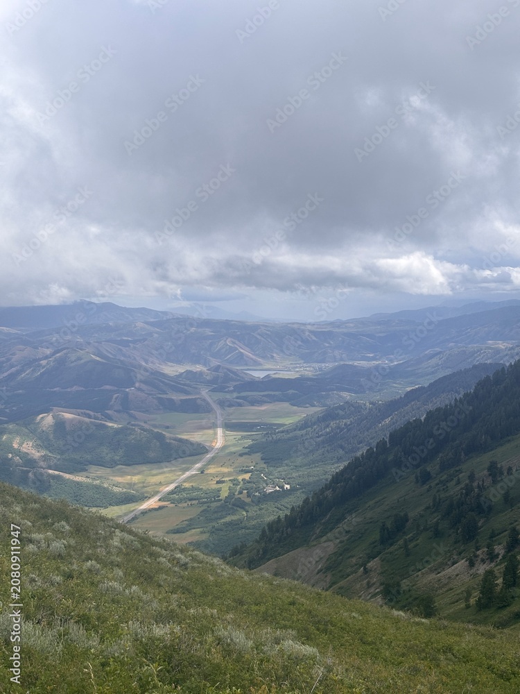 Fototapeta premium Overlooking Wellesville Sardine Canyon and Mantua in northern Utah from Wellesville Mountains