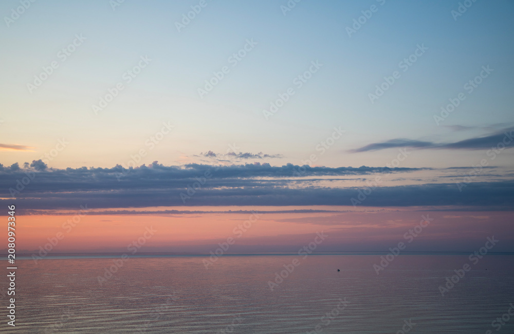 Obraz premium Beautiful sunset over the sea. Evening sea landscape