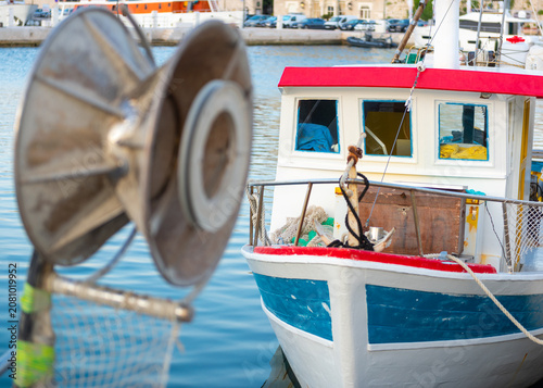 Photos small red and white fishing boat in the harbor