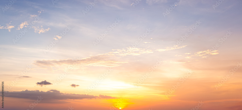 Obraz premium Beautiful sunset sky background with soft pastel orange light and bright golden sun glow for panoramic travel mockup design
