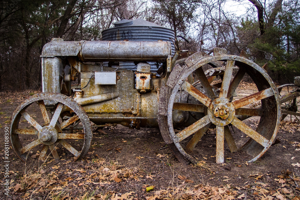 Obraz premium Old Tractor