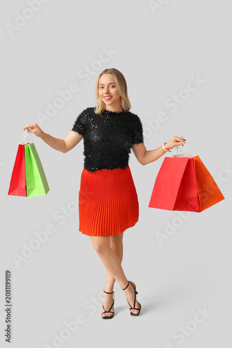 Young woman with shopping b...