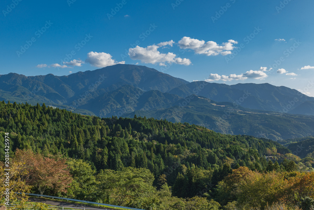 Fototapeta premium 中山道 馬籠宿 展望台から恵那山を望む