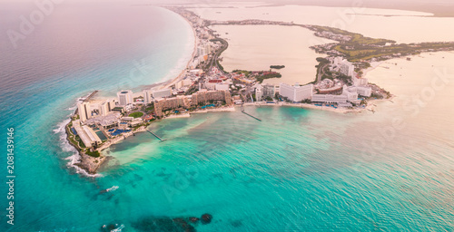 фотографія Aerial panoramic view of Cancun beach and city hotel zone in Mexico
